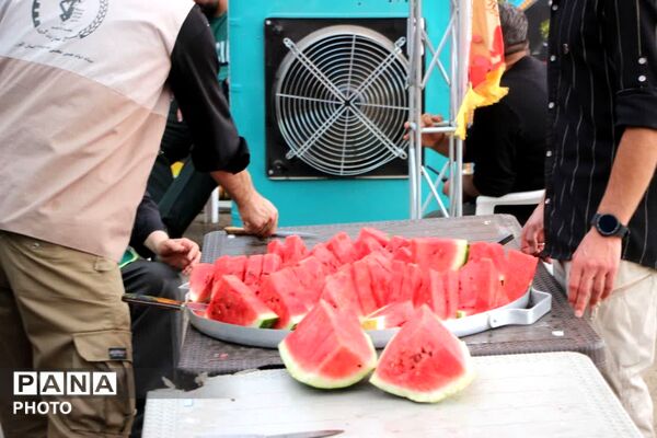 شروع خدمت رسانی به زائران امام شهید در موکب عاشقان امام شهید شهرستان ساوجبلاغ