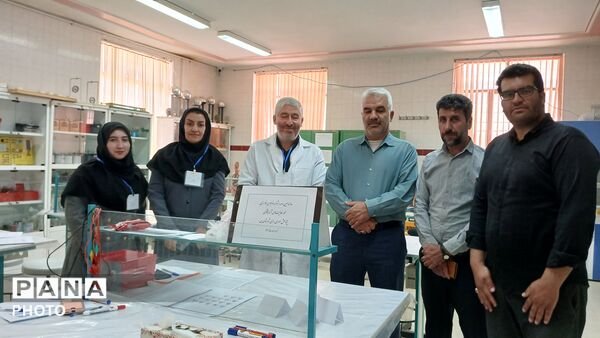 رقابت دانش‌آموزان بن در جشنواره خوارزمی