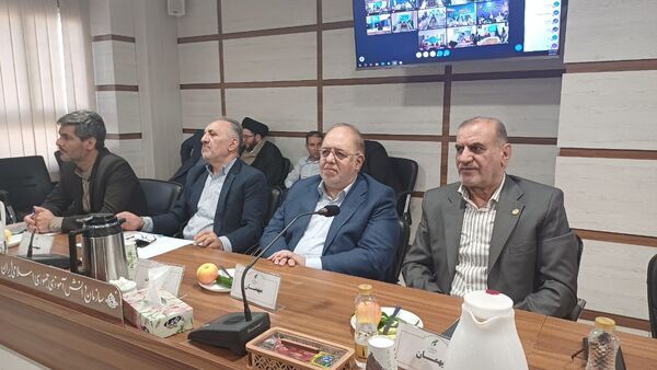 دانش‌آموزان در مسیر ساخت ایران