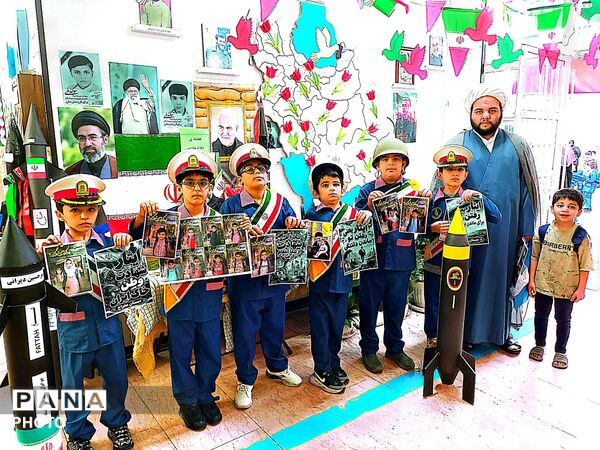 جشن آغاز سال تحصیلی و «روز پرچم» در مدرسه معراج منطقه ۱۰ تهران