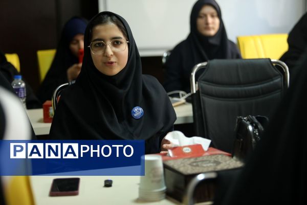 نشست صمیمی دانش‏‌آموز خبرنگاران و نمایندگان مجلس دانش‌آموزی آذربایجان شرقی با علی فلاحتکار