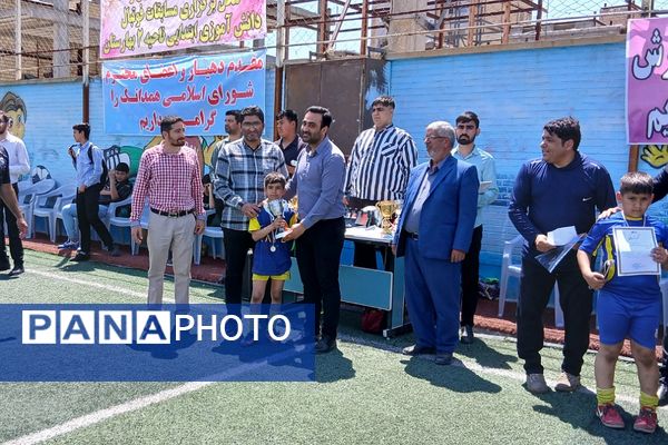 مسابقات مینی فوتبال دانش‌آموزان دوره اول ودوم ابتدایی در بهارستان‌۲
