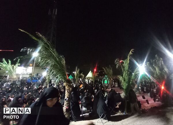 عزاداری شب عاشورا باحضورگسترده عاشقان حسینی