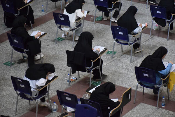 رقابت داوطلبان کنکور رشته تجربی در دانشگاه قم