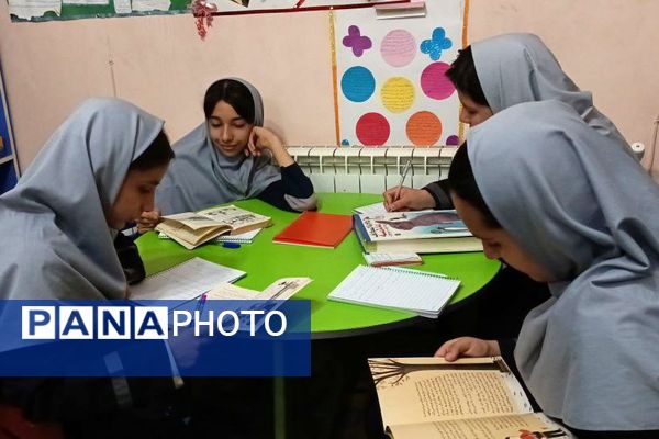  بازدید هدفمند دانش‌آموزان ورامینی از کتابخانه عمومی