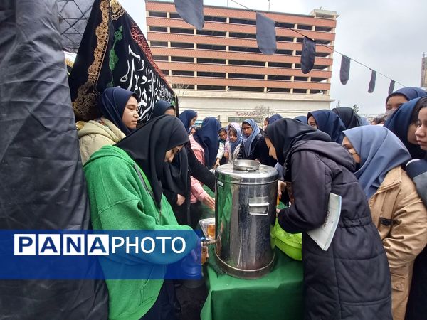 برپایی چایخانه حضرت فاطمه(س) در دبیرستان امجدی یک