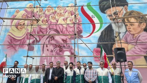 آیین اهتزاز پرچم امام رضا(ع) و رونمایی از دیوارنگاره کودکان میناب در شهر کهک