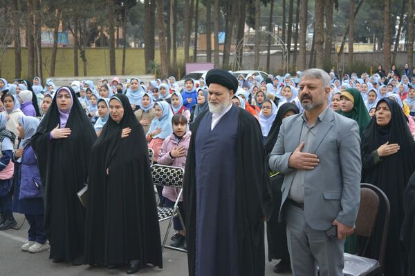 حضور خادمان رضوی در مدرسه قدر بهارستان‌دو