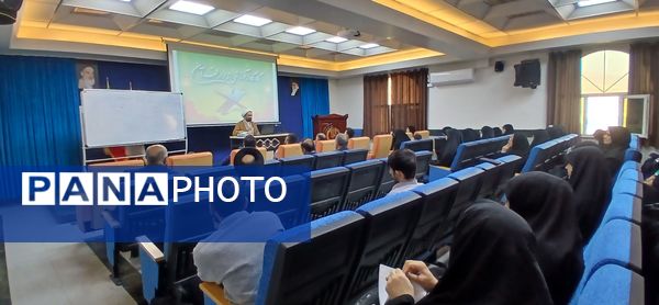 کارگاه تدبر در قرآن کریم با حضور حجت‌الاسلام قدرتی در خرم‌آباد 