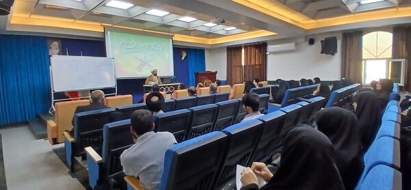 کارگاه تدبر در قرآن کریم با حضور حجت‌الاسلام قدرتی در خرم‌آباد 