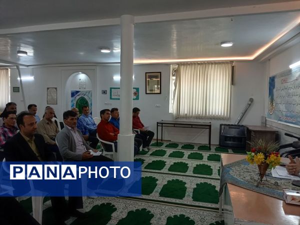 جلسه انجمن اولیا پایه یازدهم دبیرستان نمونه آیت‌الله خامنه‌ای