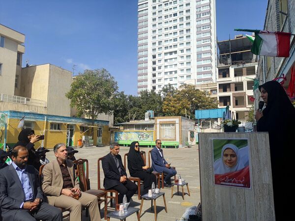 مراسم باشکوه زنگ ایثار و مقاومت در مدرسه شاهد تکتم ناحیه ۳