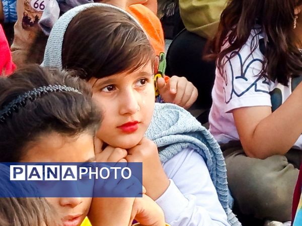 قدم هایی به عشق معلمان