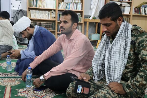 برگزاری یادواره شهدا در روستای دولاب با حضور مسئولان و خانواده‌های شهدا
