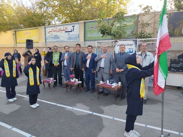 صبحگاه تمام تشکیلاتی دبیرستان تقی‌پور مراغه