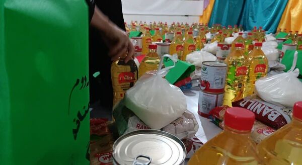 رزق کریمانه گروه جهادی شهید نعمتی به دست ۱۵۰ خانواده علی‌آباد رسید
