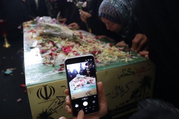 پیکر شهید گمنام در مدارس دخترانه گرگان مورد استقبال قرار گرفت