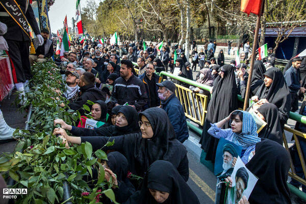 تشییع پیکر شهیدان لاریجانی، سلیمانی و شهدای ناوشکن دنا - 2