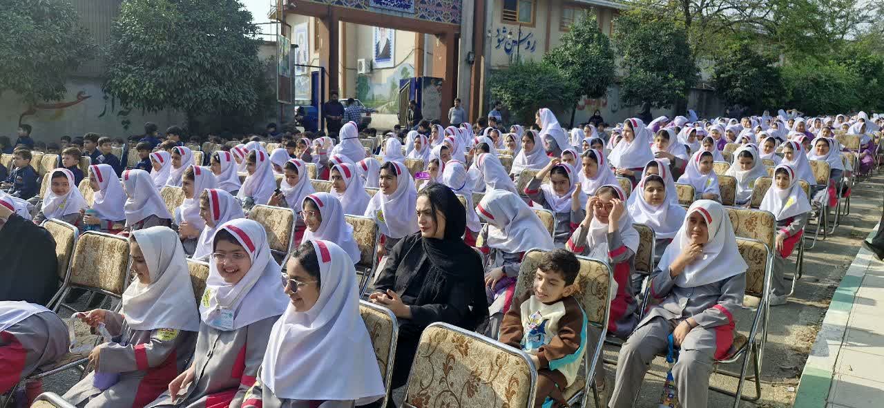 تماشاخانه سیار کانون پرورش فکری کودکان و نوجوانان میهمان کودکان محمودآبادی