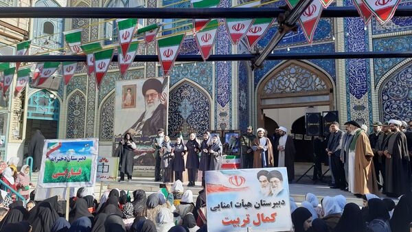 نخستین روز از دهه مبارک فجر با برگزاری برنامه‌های فرهنگی و مذهبی متنوع در شهرستان اسفراین