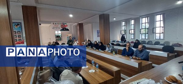 نشست اصحاب رسانه شهرستان سامان با مدیرکل فرهنگ و ارشاد اسلامی استان چهارمحال و بختیاری