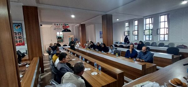 نشست اصحاب رسانه شهرستان سامان با مدیرکل فرهنگ و ارشاد اسلامی استان چهارمحال و بختیاری