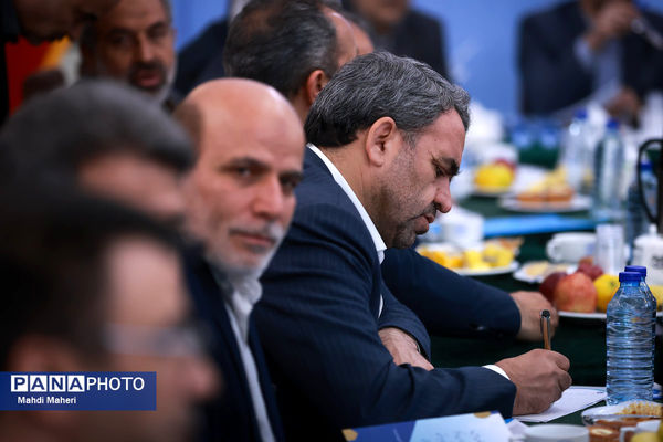 نشست صمیمی وزیر آموزش و پرورش با اعضای فراکسیون فرهنگیان