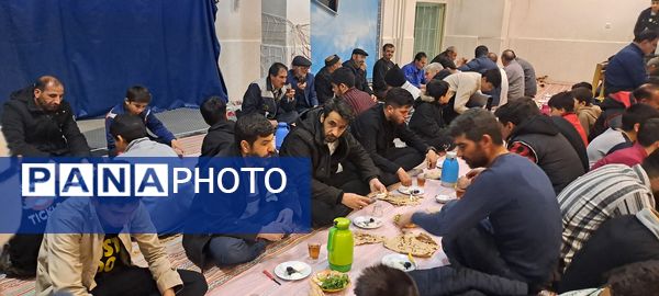 ضیافت افطاری و قرائت جزء هفتم قرآن کریم در مسجدالرضای نیشابور 