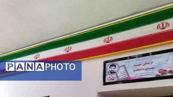 تزیین دبیرستان شاهد ابوذر غفاری نیشابور به مناسبت دهه فجر 