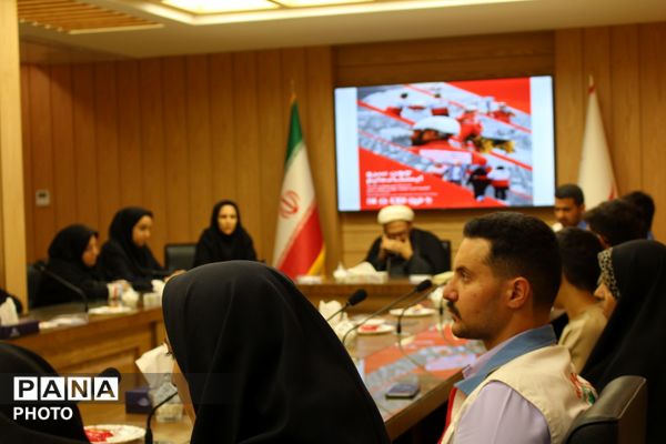 افتتاح خانه هنرمندان جمعیت هلال احمر همدان با هدف جذب هنرمندان شاخص