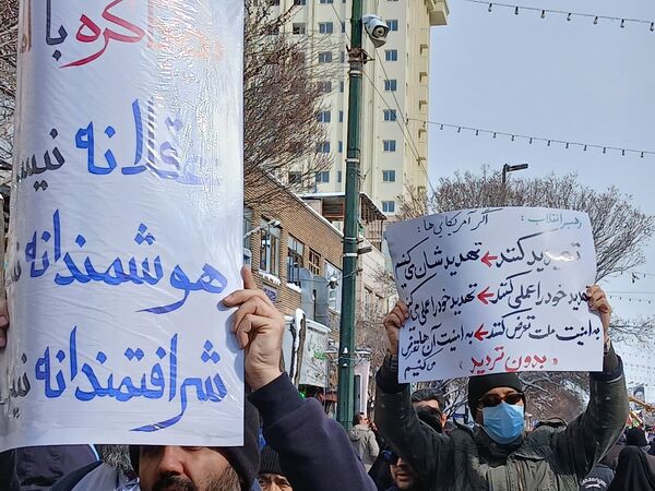 حضور پرشور مردم مشهدی در راهپیمایی ۲۲ بهمن 