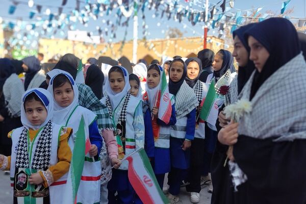 تجدید میثاق دانش‌آموزان با شهدا