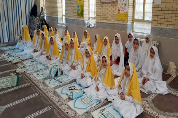 جشن تکلیف دانش‌آموزان دختر مدارس غیردولتی یاسوج