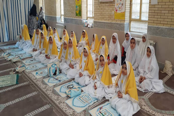 جشن تکلیف دانش‌آموزان دختر مدارس غیردولتی یاسوج