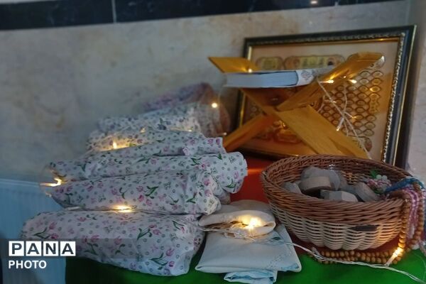 برگزاری نماز جماعت در مدرسه پرنیان