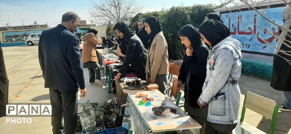 بازارچه دانش آموزی در دبیرستان حاج مهدی روحانی خلیل آباد
