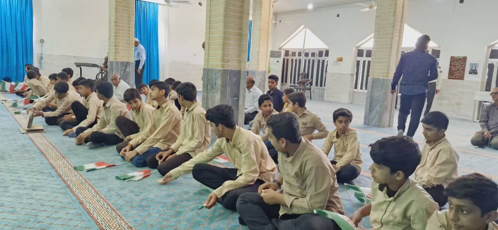 حضور پرشور دانش‌آموزان پیشتاز سیریکی در صف اول نماز جمعه