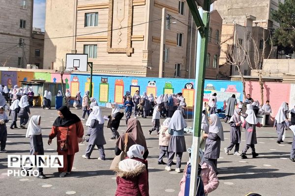 بازارچه دانش آموزی در دبستان شهید ناصری ناحیه دو شهرری 