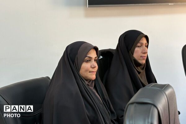 نشست صمیمی سرگروه‌ها به مناسبت هفته امور تربیتی