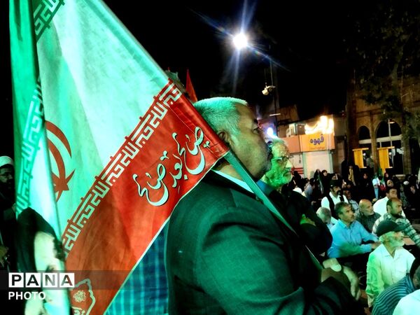 طنین نوای مذهبی در صدوهشتادونهمین شبِ گردهمایی در حسینیه امام خمینی نیشابور
