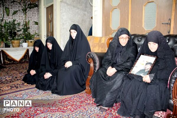 تجلیل از استقامت و ولایت‌مداری خانواده شهدای کوه‌خیل