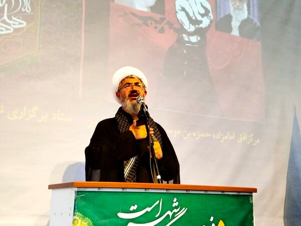 نماز جمعه در کاشمر 