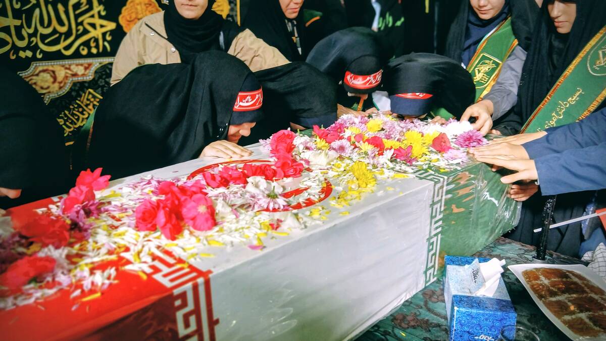 تشییع پیکر شهید گمنام در دبیرستان احمدی روشن شهرستان فردیس 