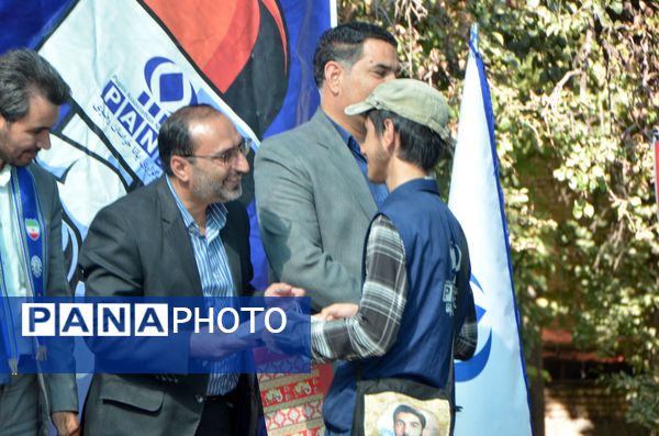 مراسم روز تکریم از دانش‌آموزان فعال خراسان رضوی ویژه پسران