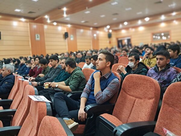 آیین تجلیل از رتبه‌ برتر‌های ناحیه۲
