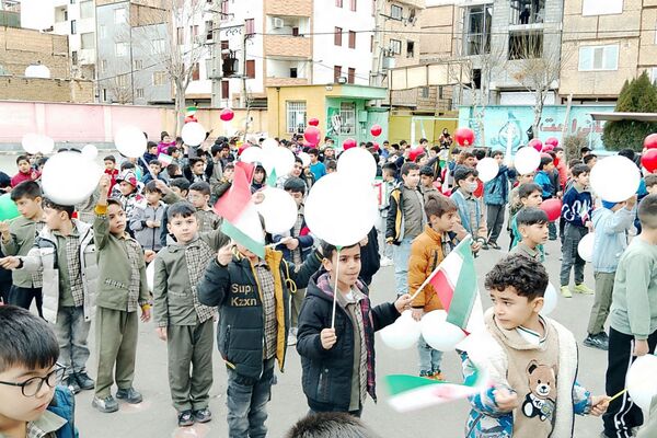 جشن پیروزی انقلاب اسلامی در مدارس رباط‌کریم