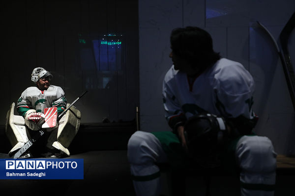 دیدار تیم ملی هاکی روی یخ ایران و تیم جوانان