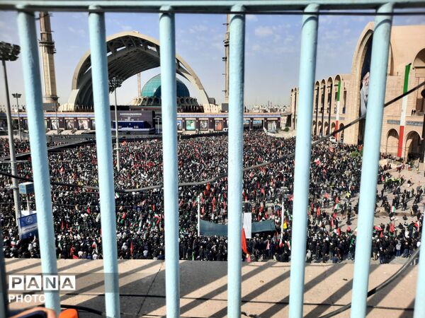 اولین روز وداع با شکوه با رهبر شهید و خانواده بزرگوارشان 