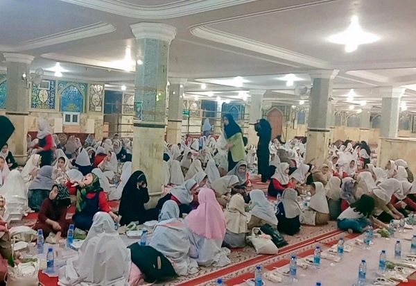 دانش‌آموزان بویین‌زهرایی در جشن روزه‌اولی‌ها از خدای خود تشکر کردند