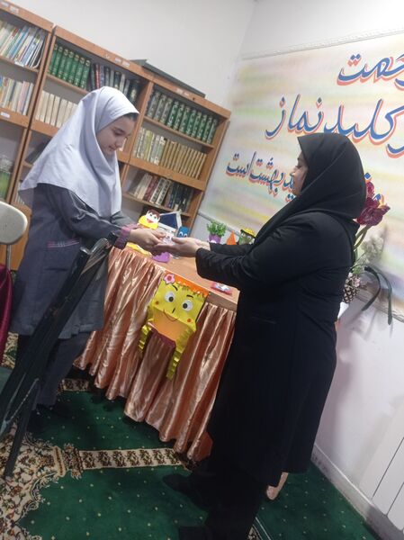 گرامیداشت هفته کتاب و کتابخوانی در مدرسه مهندس رحمانی فرد ناحیه یک مشهد 